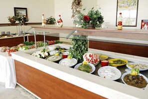 Free daily buffet breakfast