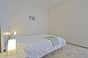 Apartment, 3 Bedrooms, Balcony | 3 bedrooms, iron/ironing board, bed sheets