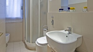 A modern bathroom with a toilet, sink, and shower. - Chiesarossa Holiday Home - Ideal for Families (Milan)