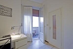 Apartment, 3 Bedrooms, Balcony - Chiesarossa Holiday Home - Ideal for Families (Milan)