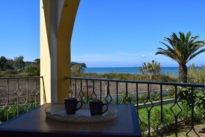 Villa Confort, 4 habitaciones, vista parcial al mar | Wifi gratis