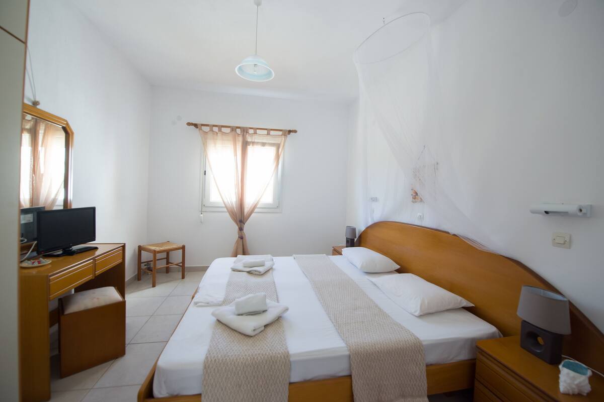 Classic Apartment, 1 Bedroom, Partial Sea View