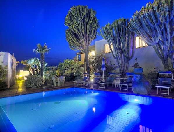Room, 2 Bedrooms, Smoking, Balcony | Garden