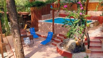Room, 2 Bedrooms, Smoking, Garden View | Property grounds