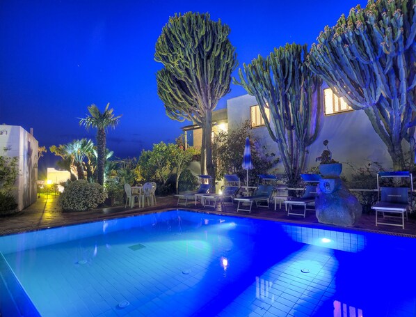 Chambre, 1 chambre, fumeurs, balcon | Piscine | Piscine extérieure