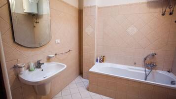 Apartment, 2 Bedrooms, Terrace | Bathroom | Towels