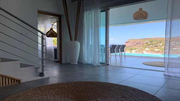 Interior - villa panoramic view (saint paul)