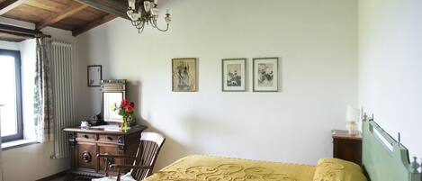 2 kamar tidur dan setrika/meja setrika