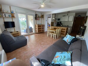 TV, books - 50m2 furnished apartment. Sleeps 4. Garden with terraces. Swimming pool. (L'Île-Rousse)