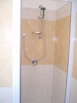 Bathroom - Modern 1 bed Apartment Sleep 3 sea View Only 700mt From sea (Valledoria)