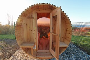 Property grounds - Private holiday apartment in the Hunsrück with a wonderful valley view and cedar sauna (Bruschied)