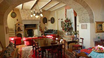 Vila, vários quartos, piscina particular | Parte interna