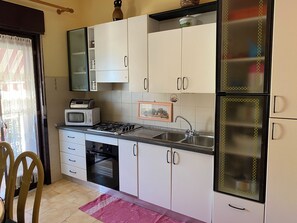 House, 4 Bedrooms, Smoking, Balcony | Interior