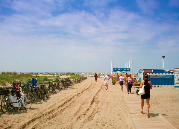 Huone, 2 makuuhuonetta, tupakointi sallittu, parveke | Ulkopuoli