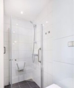 Bathroom - StayPlus Ocean View Apartment Balcony (Kristiansand)