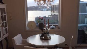 Classic Apartment | In-room dining