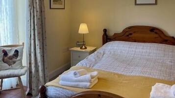 1 bedroom, iron/ironing board, travel cot, free WiFi