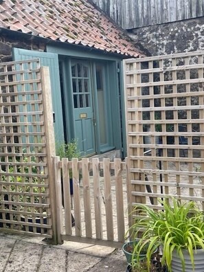 Exterior detail - The  Bothy , Stonelaws Farm  (East Lothian)