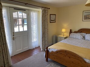 1 bedroom, iron/ironing board, travel crib, free WiFi - The  Bothy , Stonelaws Farm  (East Lothian)