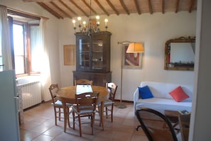 Apartment, 2 Bedrooms, Fireplace, Garden View | Dining room