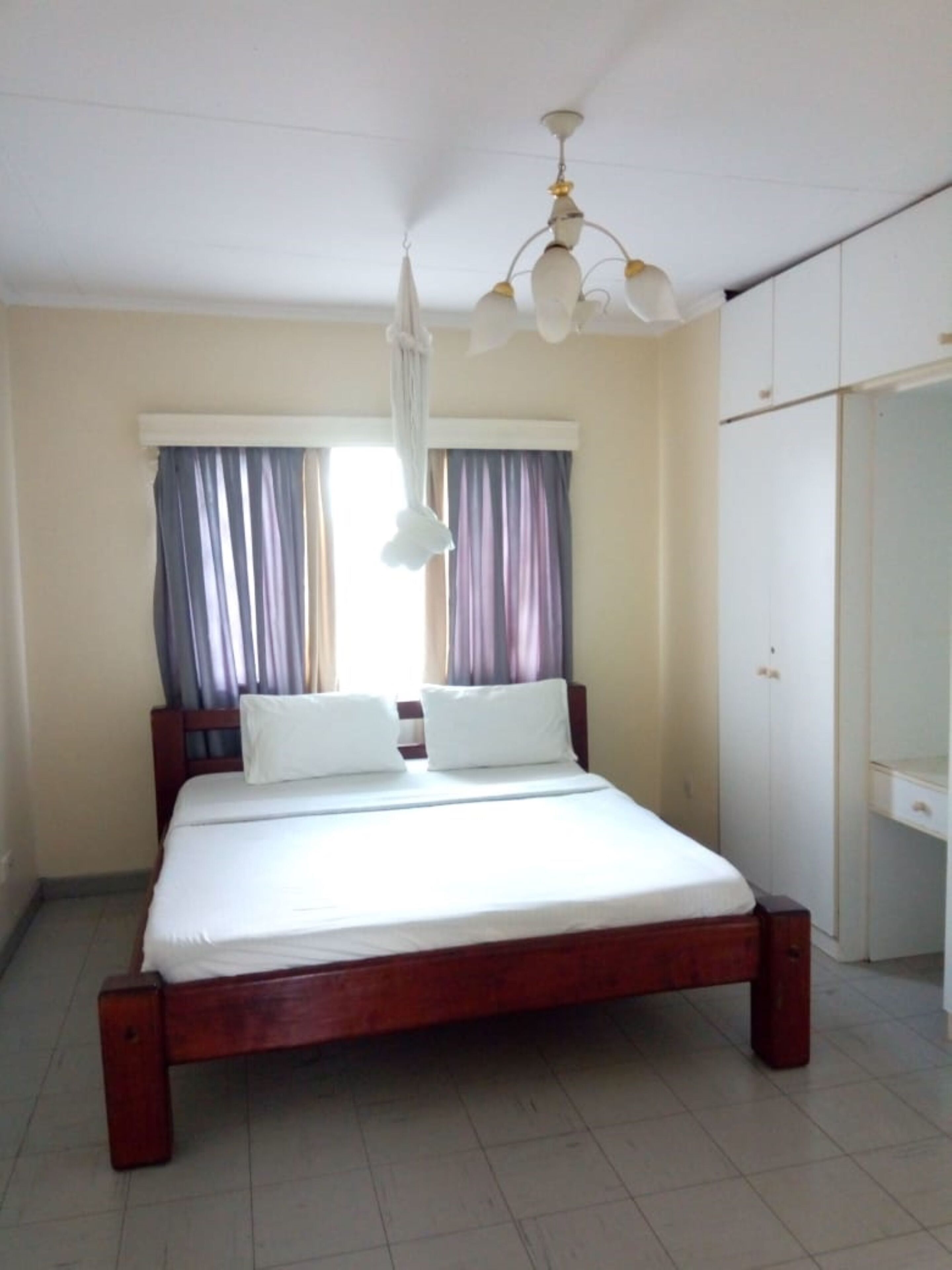 Quarto casal | Escrivaninha, Wi-Fi de cortesia, roupa de cama