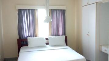 Double Room | Desk, free WiFi, bed sheets