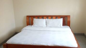 Double Room | Desk, free WiFi, bed sheets