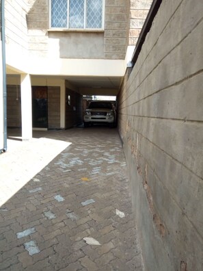 Ubetjent parkering (inkludert)