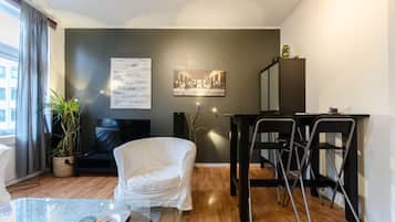 Apartment | Living area | Flat-screen TV