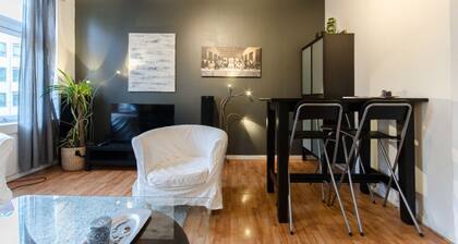 StayPlus Comfy 1BR Apt - Hip Area