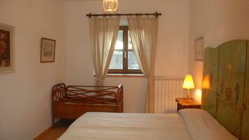 Apartment, 2 Bedrooms, Fireplace, Garden View | 2 bedrooms, bed sheets