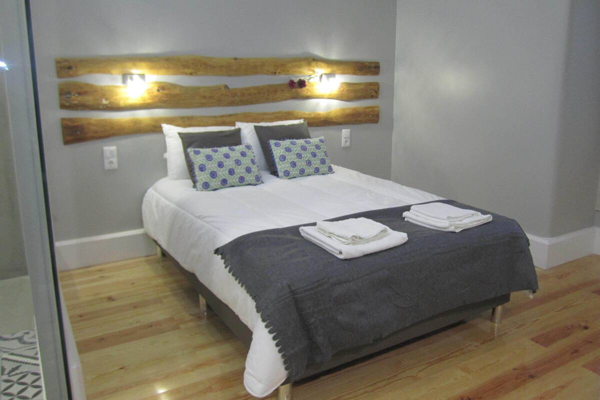 Suite Deluxe | 1 chambre, bureau, Wi-Fi gratuit, draps fournis