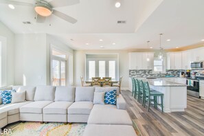 DVD player - Beach Bliss & Pool Days Await! (Surf City)