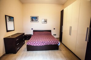 2 bedrooms, travel crib