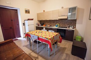 Appartement, 2 chambres | Salle à manger