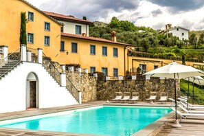 Villa, 2 habitaciones, para fumadores, patio | Alberca | Alberca al aire libre 