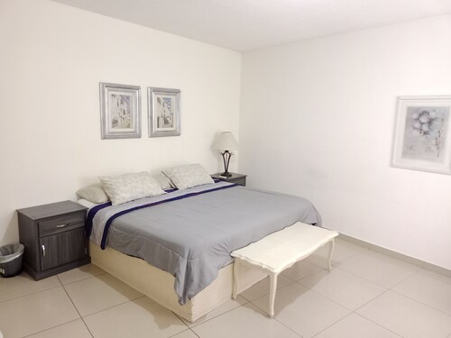 Central house 4 bedrooms 3 bathrooms 10 beds 