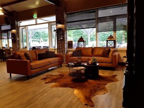 Bar lounge