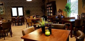 Lunch and dinner served