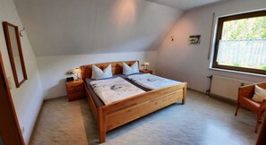 1 bedroom, travel cot, free WiFi, bed sheets