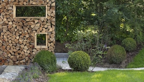 A building with a stone exterior and two wooden windows. - Ferienwohnung Chiemsee (Breitbrunn a. Chiemsee)