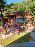 Habitación, 1 habitación, fumadores, vistas al jardín | Piscina | Una piscina al aire libre