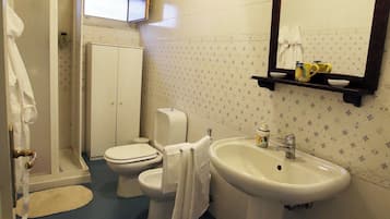 Villa, 2 Bedrooms, Smoking, Patio | Bathroom