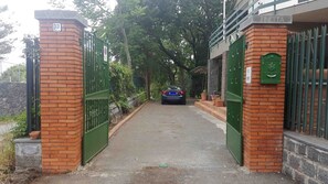 Villa, 2 habitaciones, fumadores, patio | Entrada al alojamiento