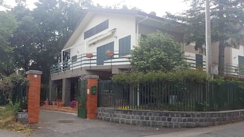 Villa, 2 Bedrooms, Smoking, Patio | Bahagian luar