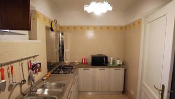 Villa, 2 Bedrooms, Smoking, Patio | Interior
