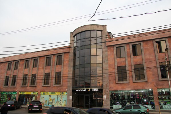 Exterior detail - Nice Hotel Yerevan (Yerevan)