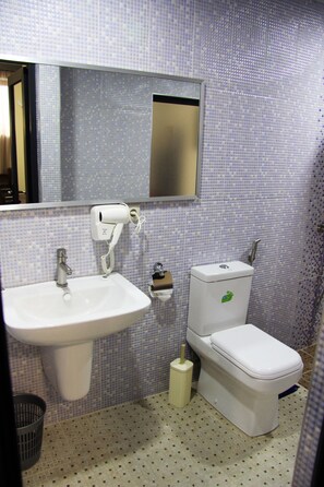 Luxury Double or Twin Room, Non Smoking, Refrigerator | Bathroom | Shower, rainfall showerhead, free toiletries, hair dryer - Nice Hotel Yerevan (Yerevan)