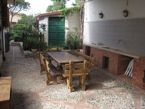 Outdoor dining - Villa Denise 100 Meters From the sea (Santa Flavia)