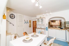 Maison (Two Bedroom Holiday Home) | Restauration dans la chambre